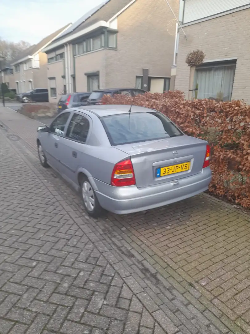 Opel Astra 1.6 Edition siva - 2
