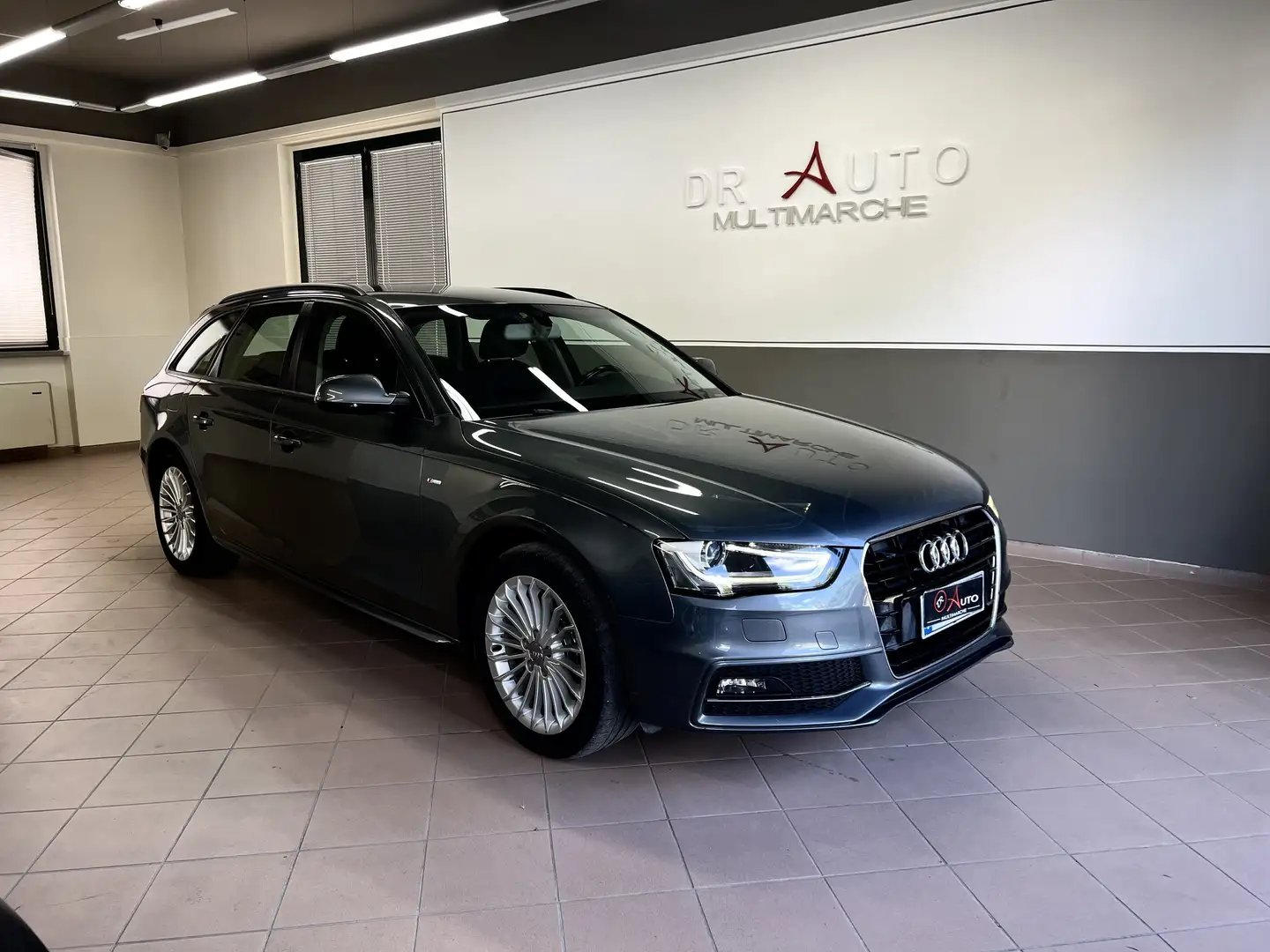 Audi A4 Avant 2.0 tdi Advanced 150cv multitronic E6 S Line Grigio - 2