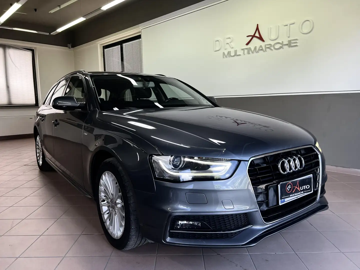Audi A4 Avant 2.0 tdi Advanced 150cv multitronic E6 S Line Grigio - 1