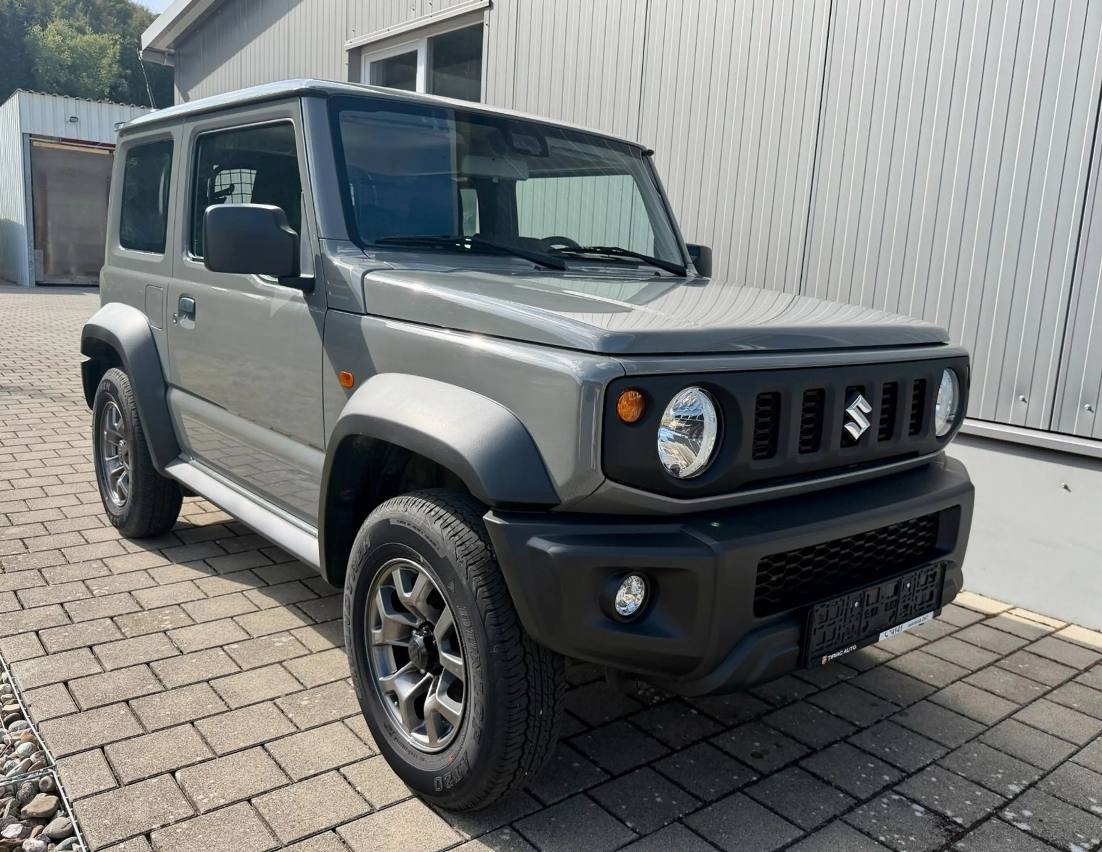 Suzuki Jimny Comfort AHK Winterräder