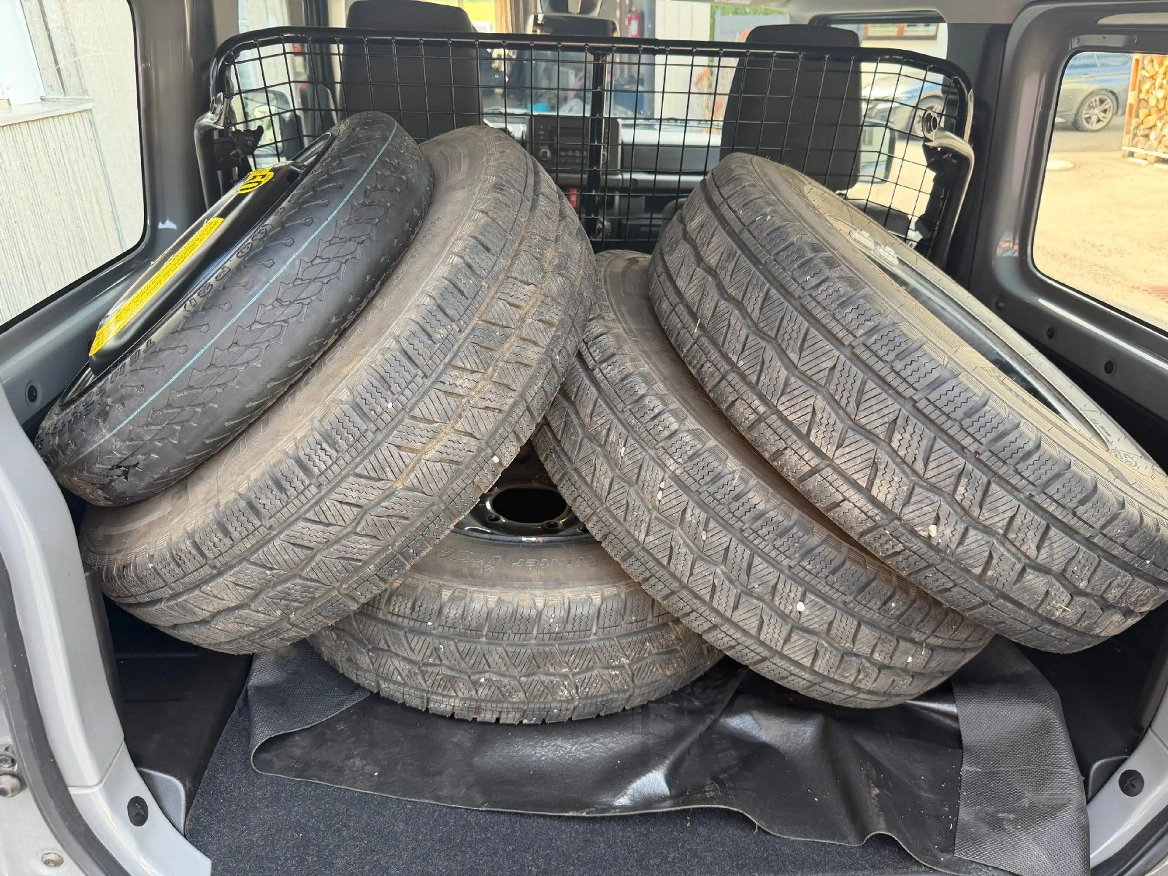 Suzuki Jimny Comfort  AHK Winterräder — photo 7