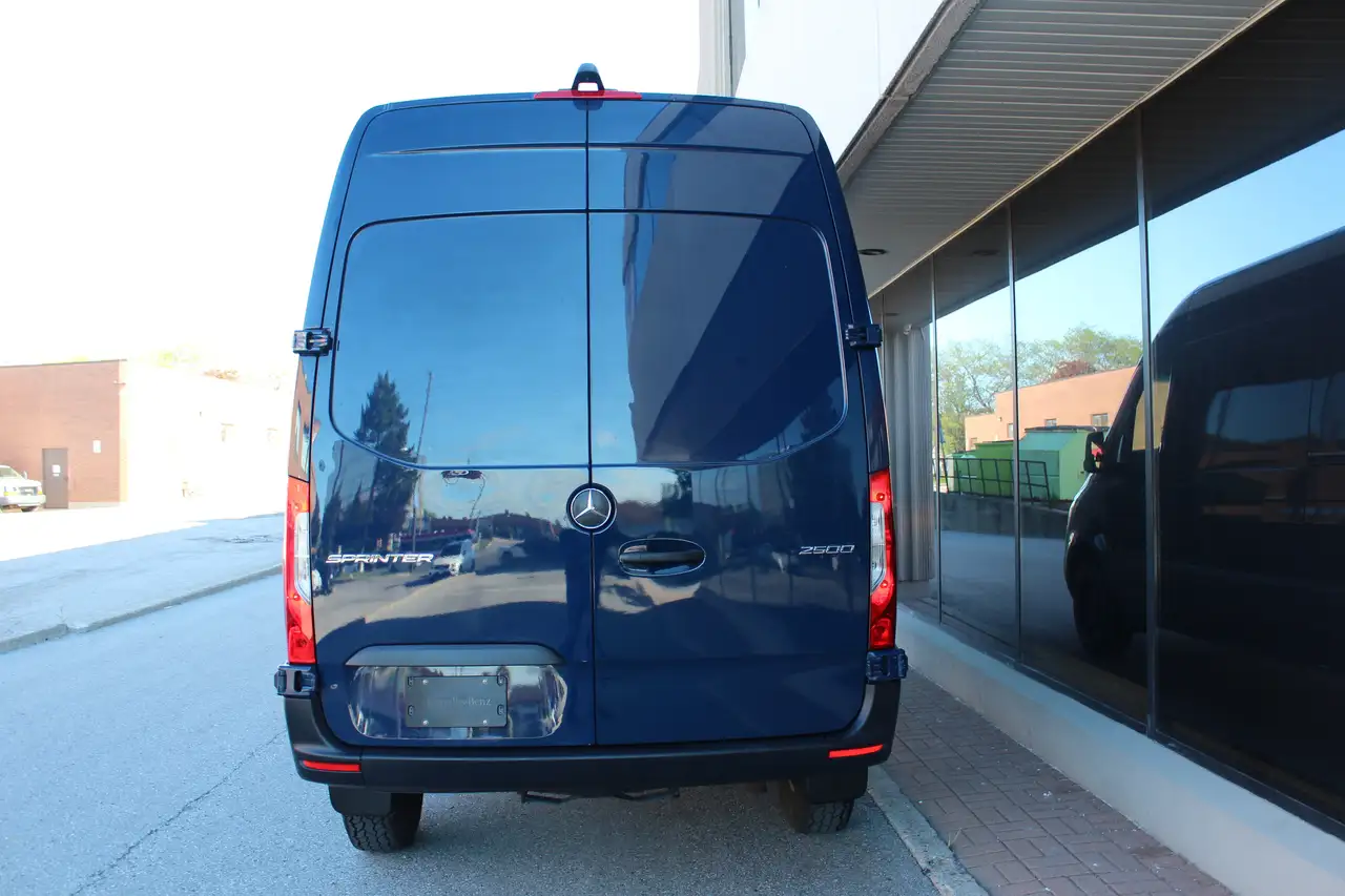 Mercedes-Benz Sprinter снимка Mercedes-Benz Sprinter