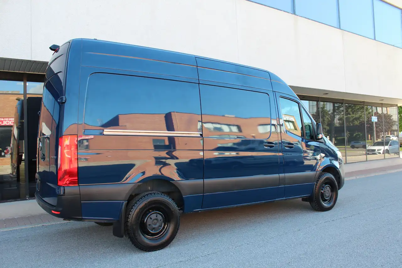 Mercedes-Benz Sprinter снимка Mercedes-Benz Sprinter