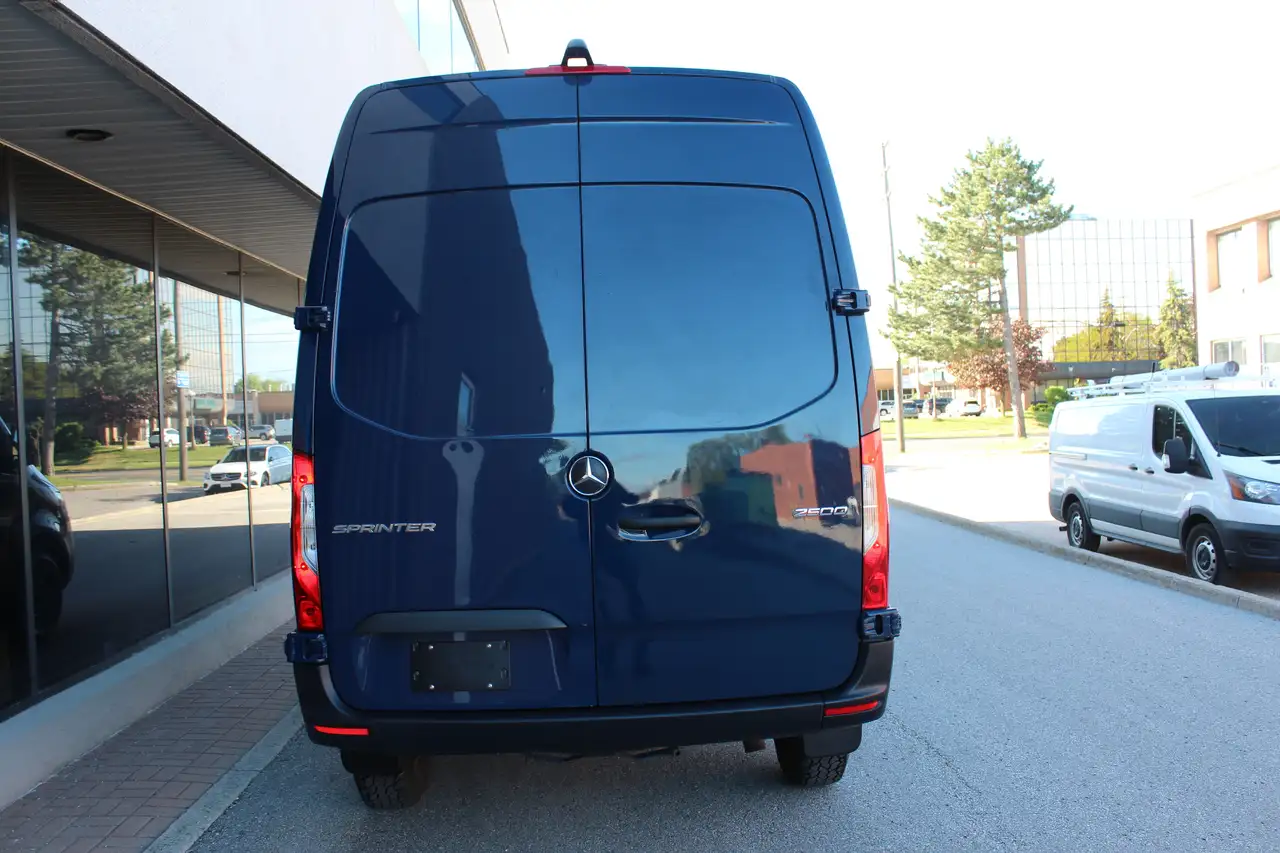 Mercedes-Benz Sprinter снимка Mercedes-Benz Sprinter