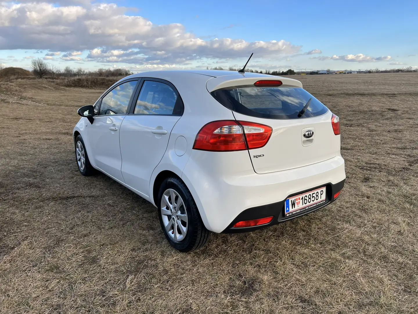 Kia Rio Rio 1,2 MPI Titan Titan Weiß - 1