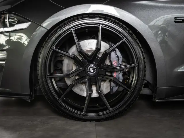 Ford Mustang view 4