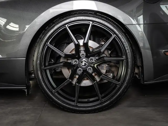 Ford Mustang view 6