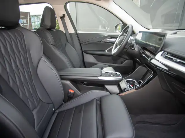 BMW Ix1 view 5