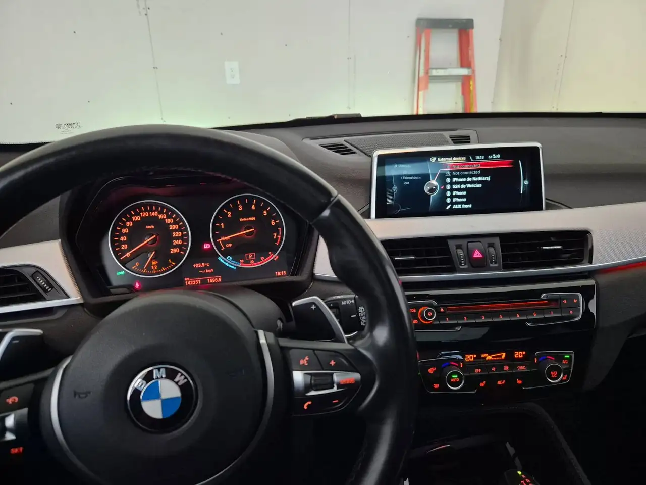BMW X1 снимка BMW X1