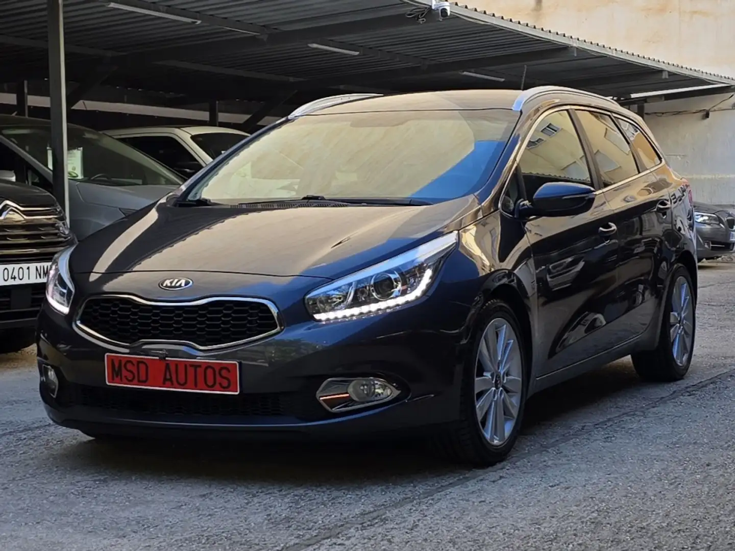 Kia Ceed / cee'd SW 1.6CRDi Drive 128 Gris - 2