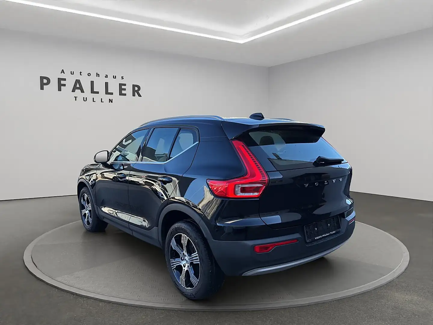 Volvo XC40 T2 Inscription Geartronic Schwarz - 2