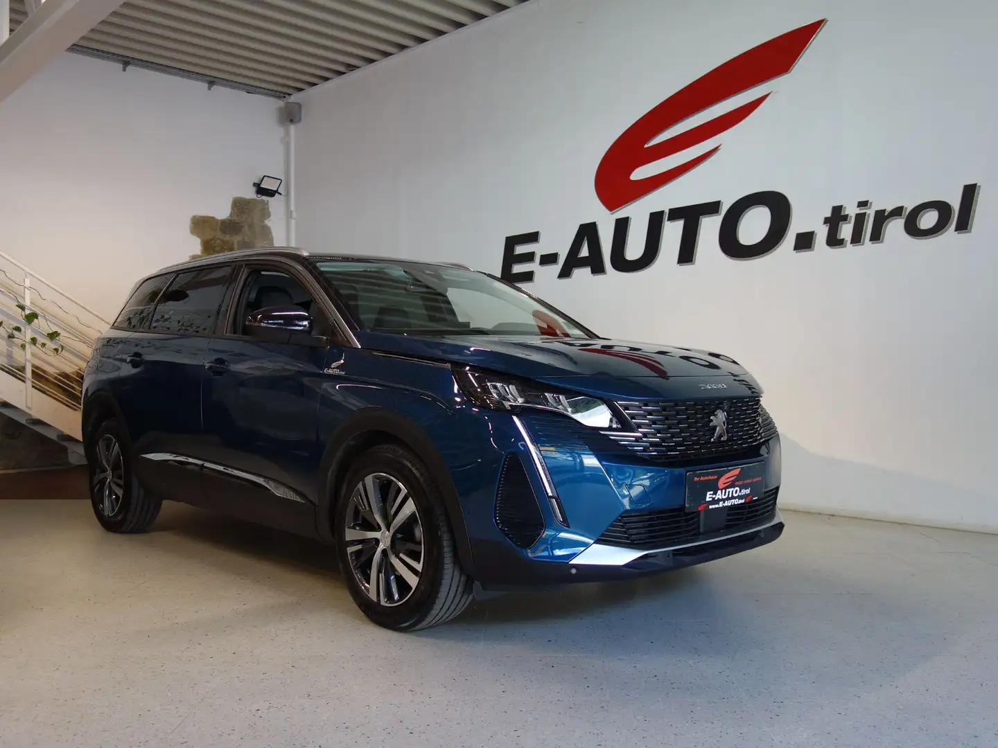 Peugeot 5008 BHDI EAT8 Allure Pack *7-SITZER *AHK *WENIG KM *S Blau - 1