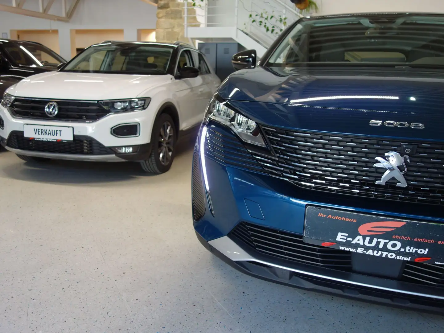 Peugeot 5008 BHDI EAT8 Allure Pack *7-SITZER *AHK *WENIG KM *S Blau - 2