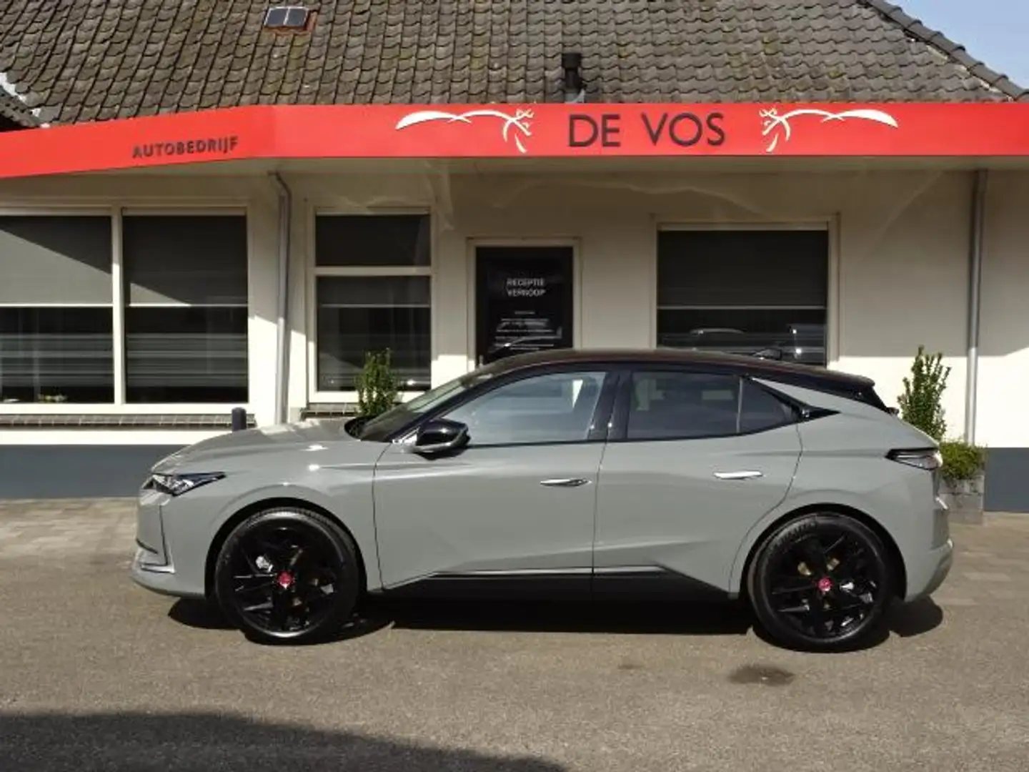 DS Automobiles DS 4 1.2 PureTech Performance Line+ Grijs - 2