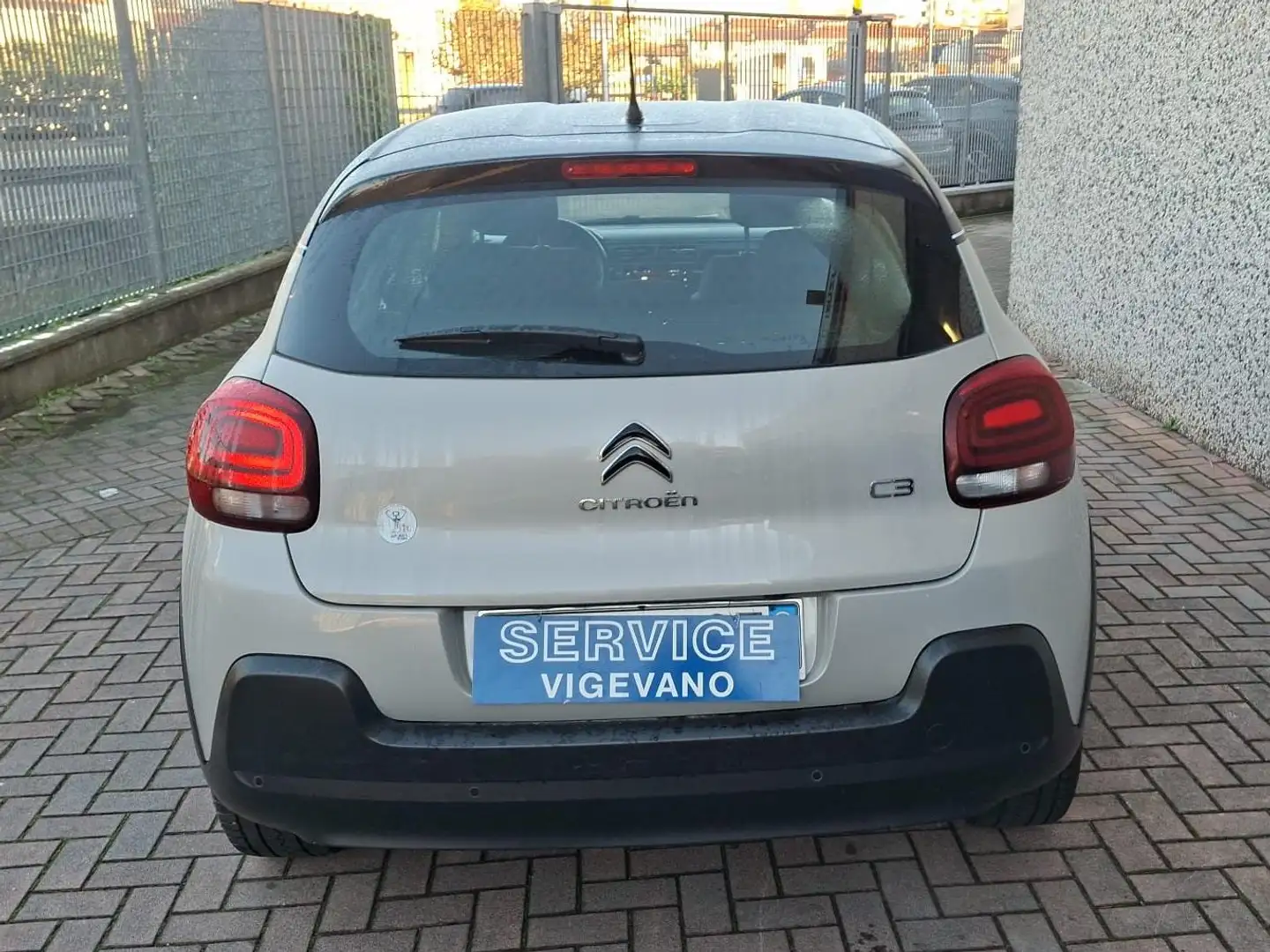 Citroen C3 C3 III 2017 1.2 puretech Shine s Beige - 2