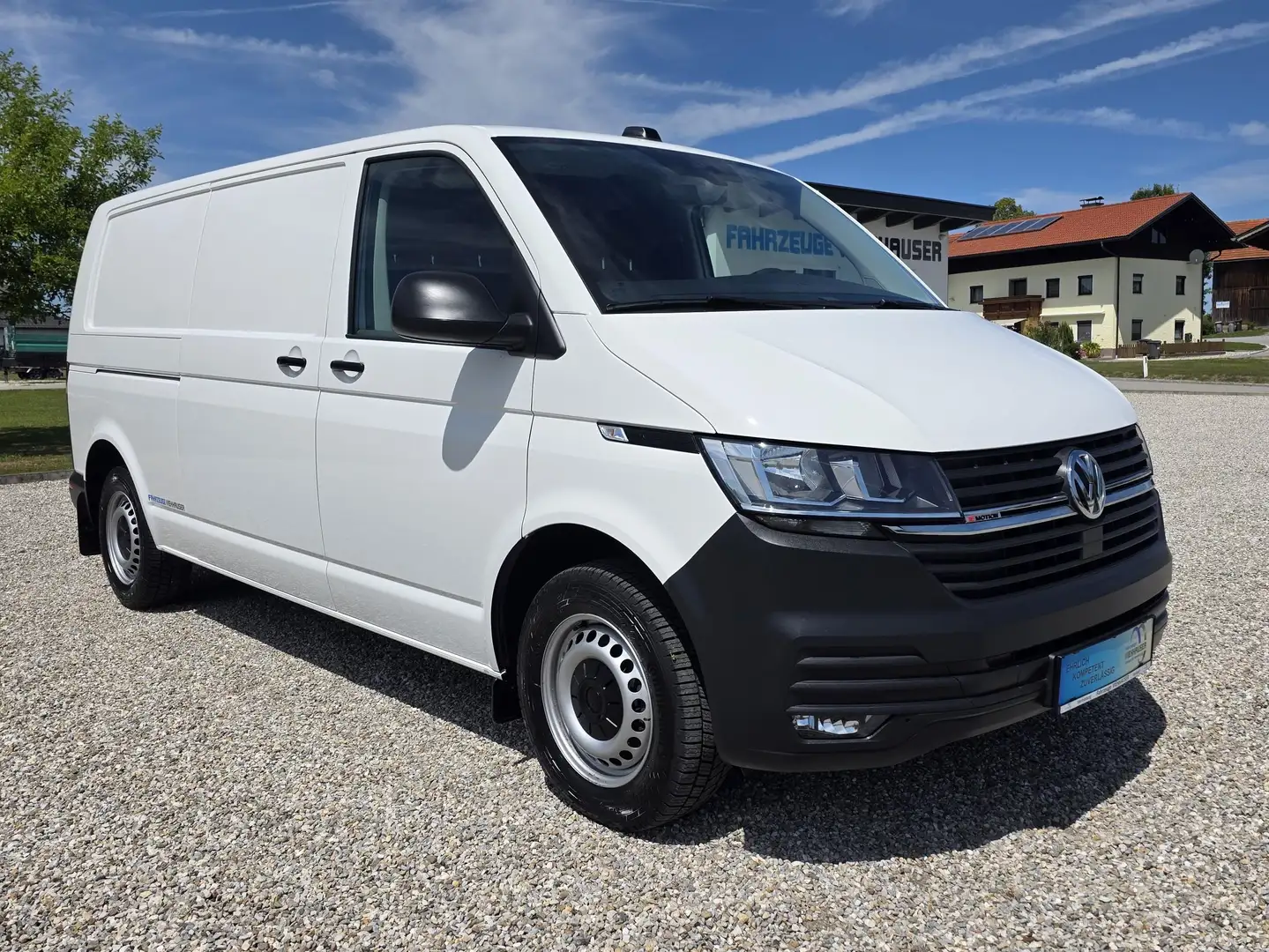 Volkswagen T6.1 Transporter 4MOTION lang Weiß - 1