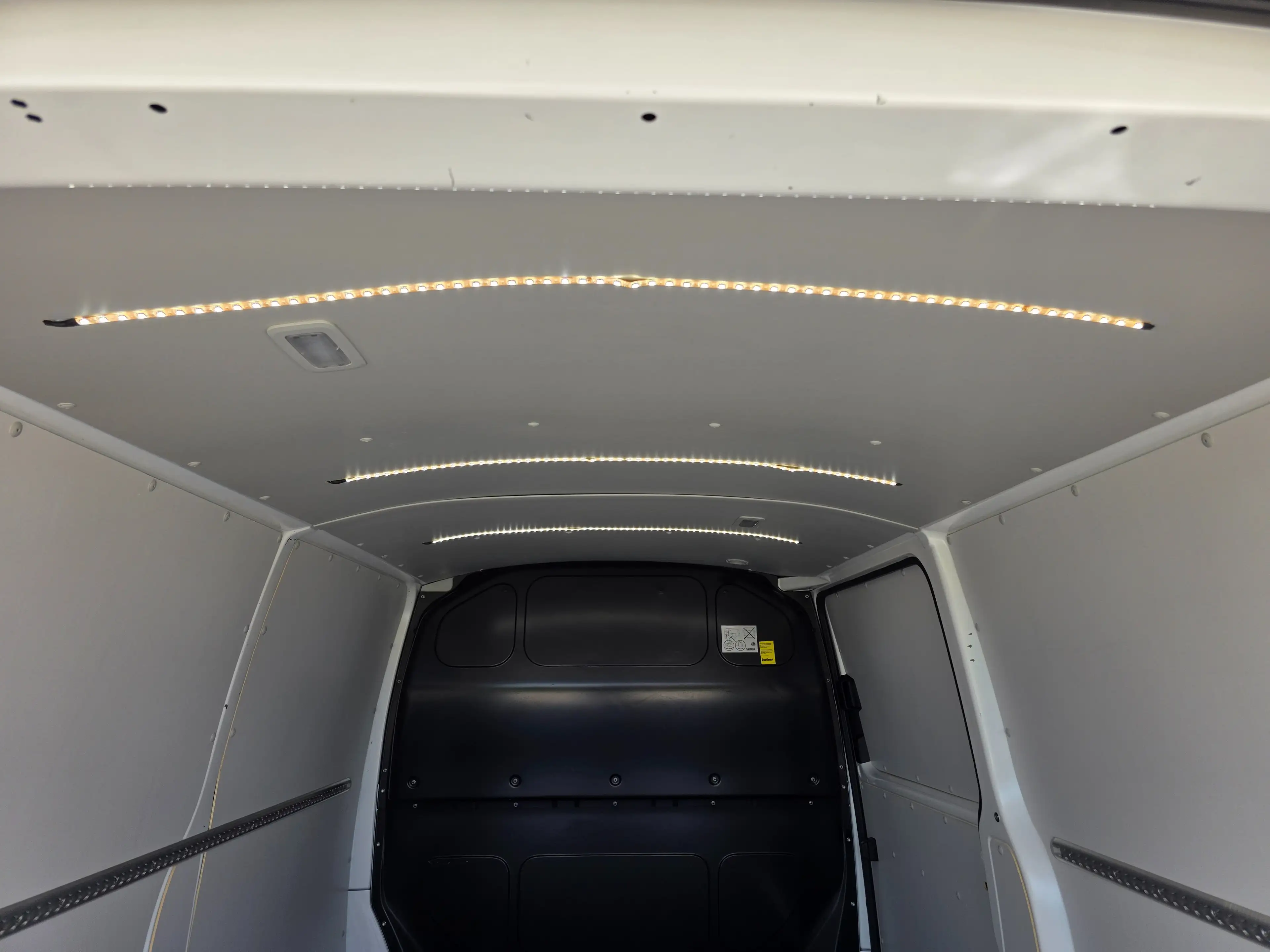 Volkswagen T6.1 Transporter 4MOTION lang — photo 10
