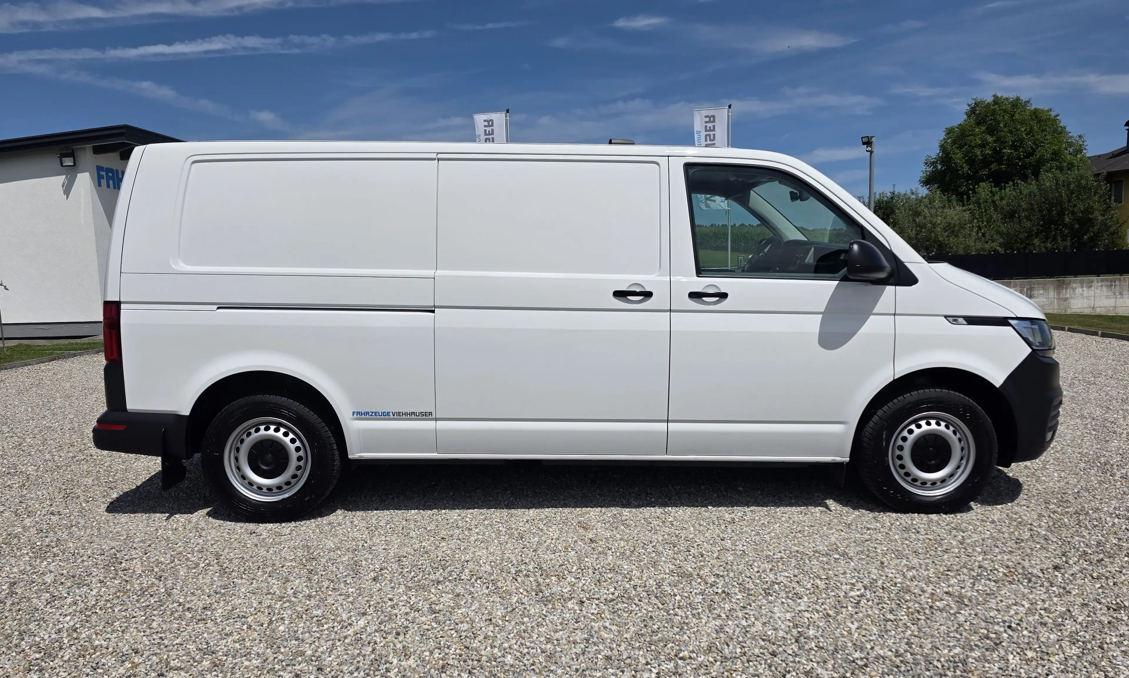 Volkswagen T6.1 Transporter 4MOTION lang — photo 4
