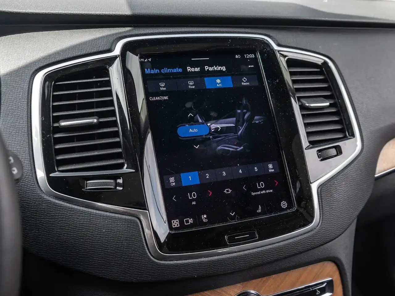 Volvo XC90 photo Volvo XC90