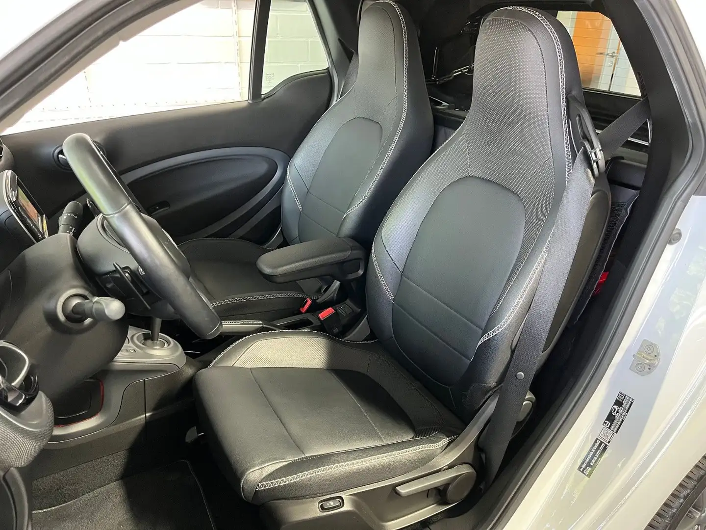 smart forTwo BRABUS Xclusive 109/ 122 PS Navi Kamera Ambiente Wit - 2