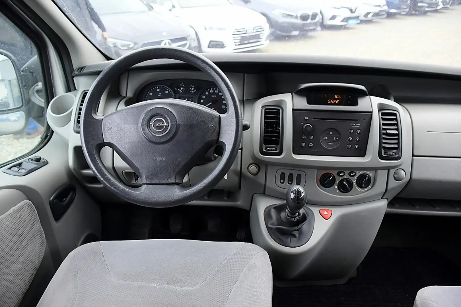 Opel Vivaro Tour L1H1 1,9 DTI 2,7t kurz Silber - 2