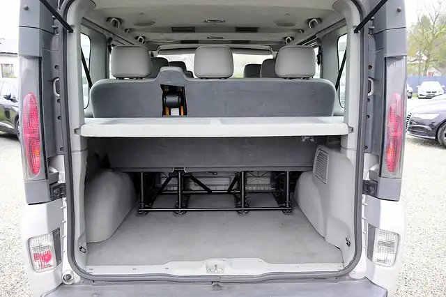Opel Vivaro view 11