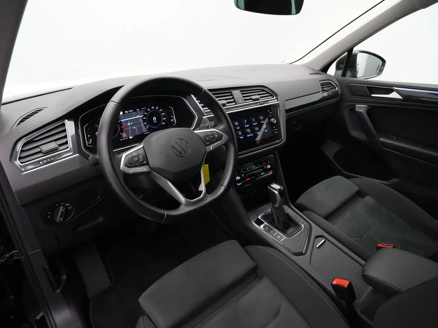 Volkswagen Tiguan 1.5 TSI 150 pk DSG Elegance Face lift | Achteruitr Noir - 2