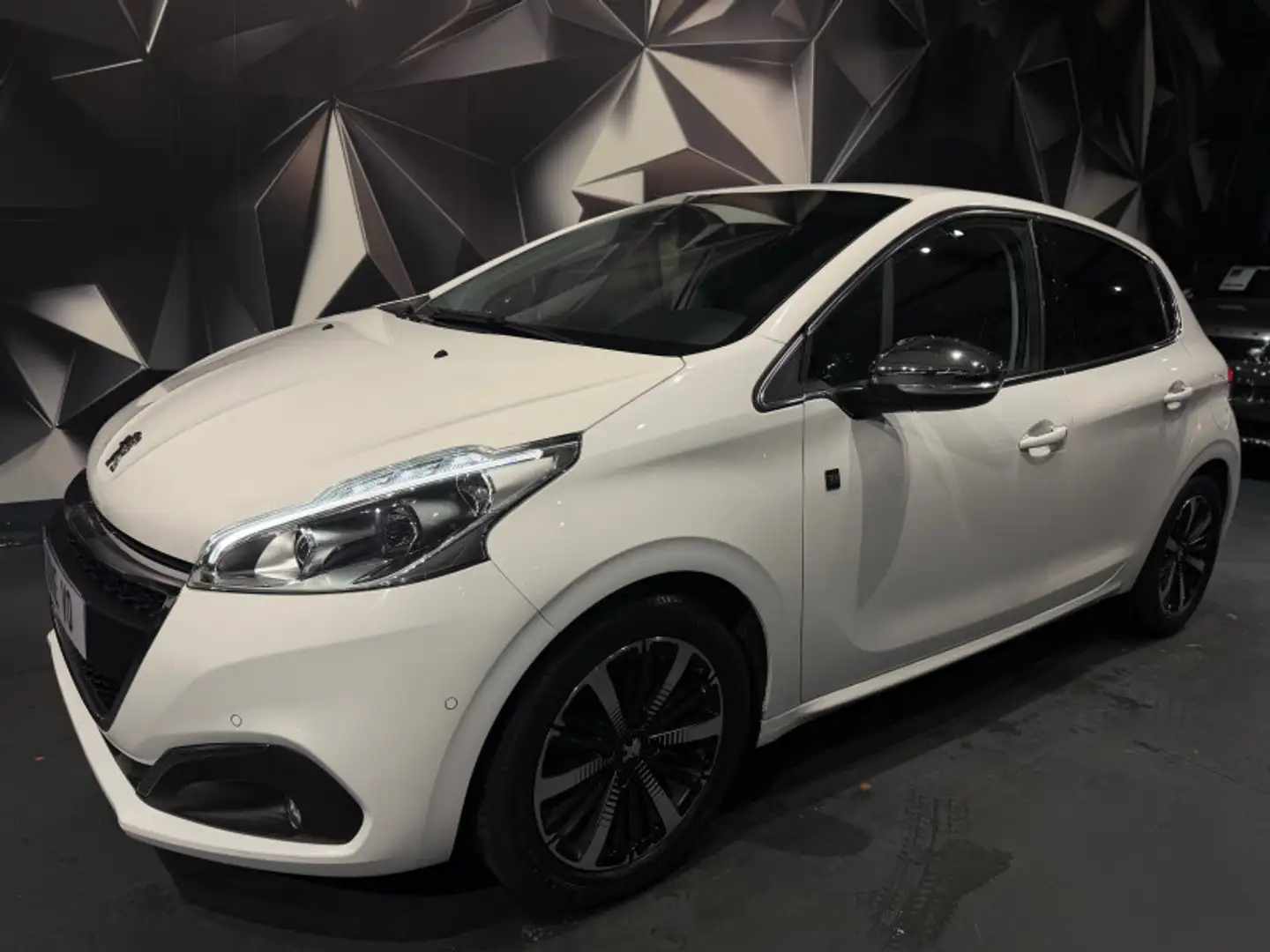 Peugeot 208 1.2 PURETECH 110CH E6.C ALLURE S\u0026S 5P Blanc - 1