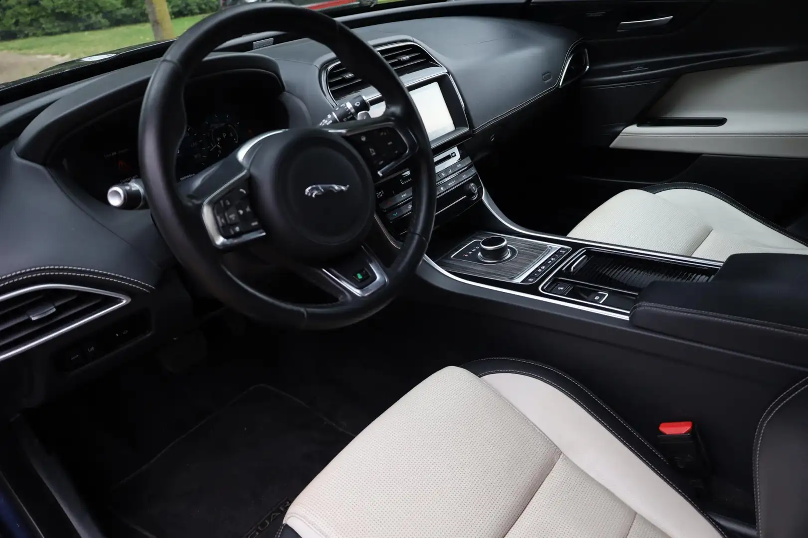 Jaguar XE 2.0 Portfolio Aut. | R-Sport | Virtual Dash | Bi-C Blu/Azzurro - 2