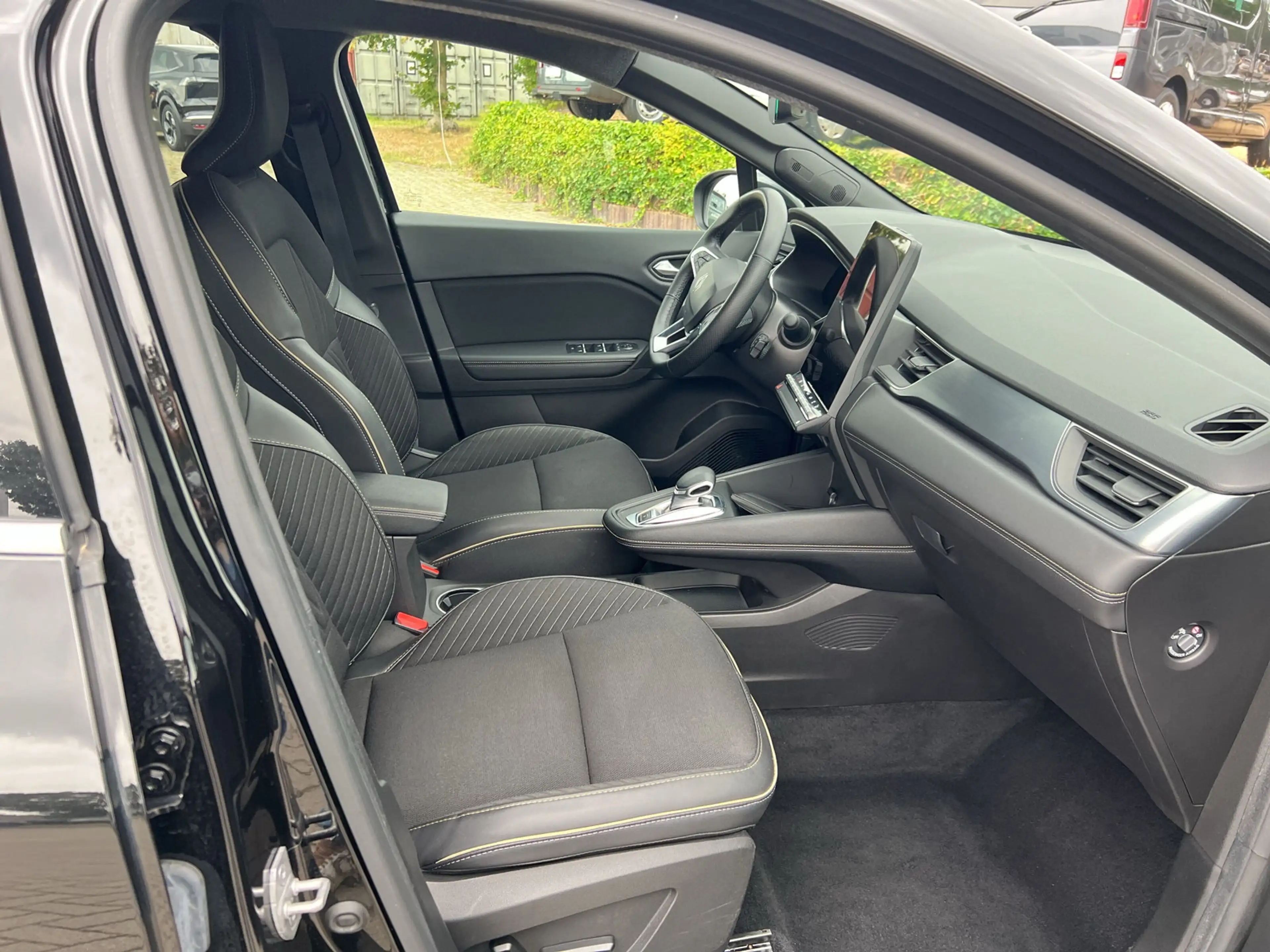 Renault Symbioz E-TECH 160 Iconic SHZ+LKHZ+360° Kamera — photo 9