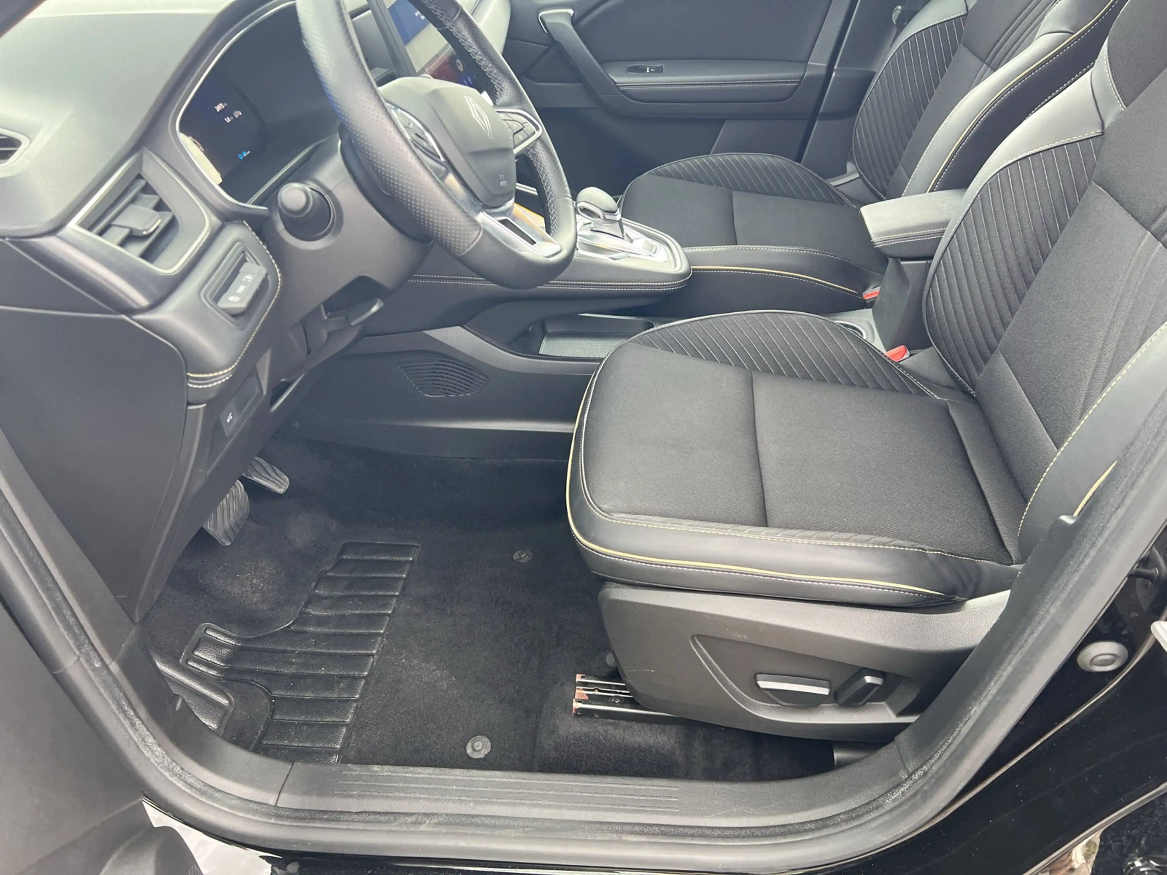Renault Symbioz E-TECH 160 Iconic SHZ+LKHZ+360° Kamera — photo 5