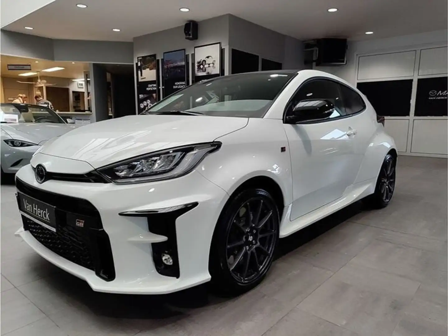 Toyota Yaris GR 1.6 Turbo PREMIUM + winterset origineel Wit - 1