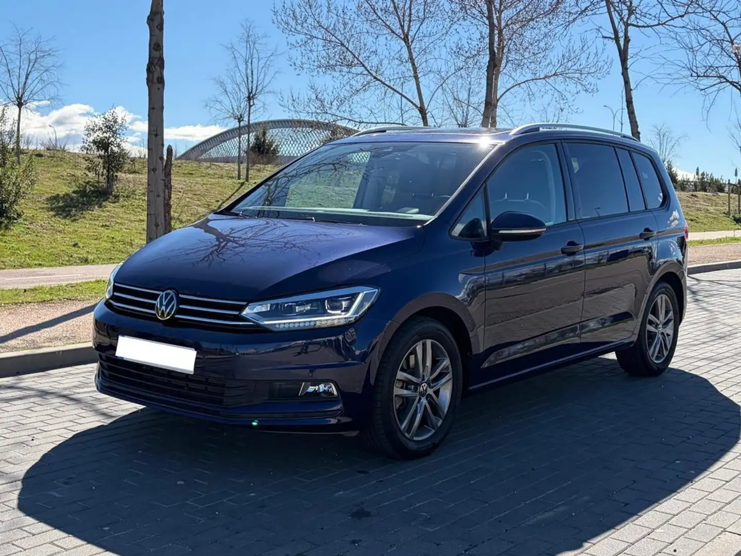 Volkswagen Touran 1.5 TSI Más DSG7 110kW Azul - 2