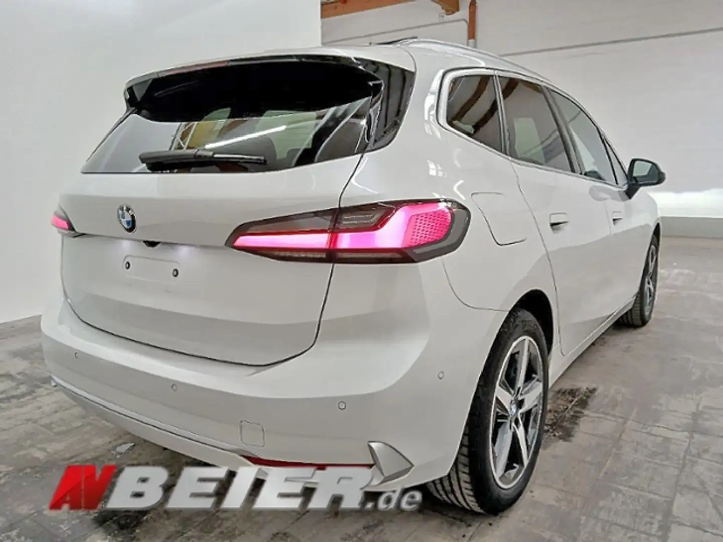 BMW 218 i Luxury Line Active Tourer AHK Spoersitz adap.LE Fehér - 2