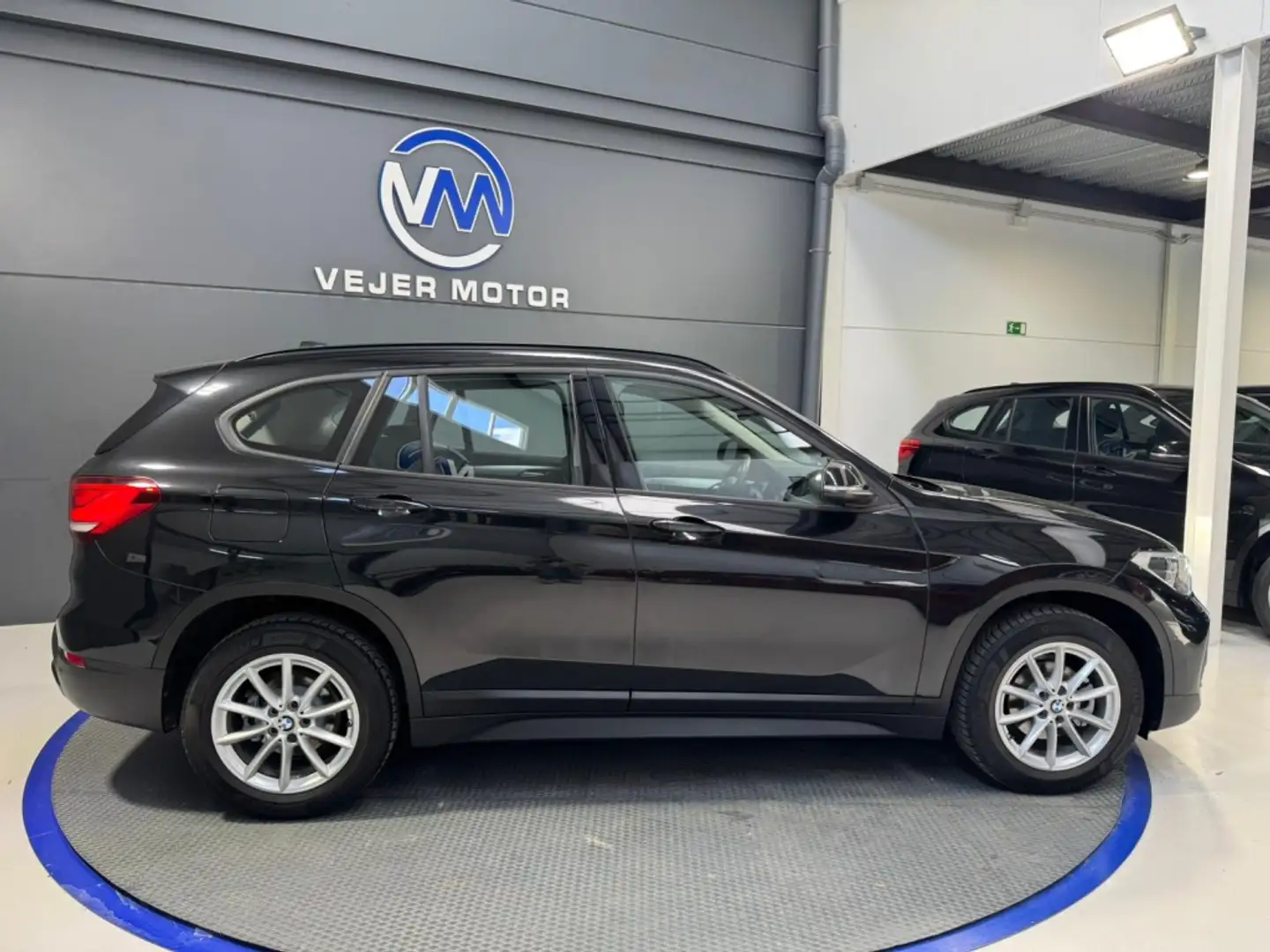 BMW X1 sDrive 16d Business Negro - 2