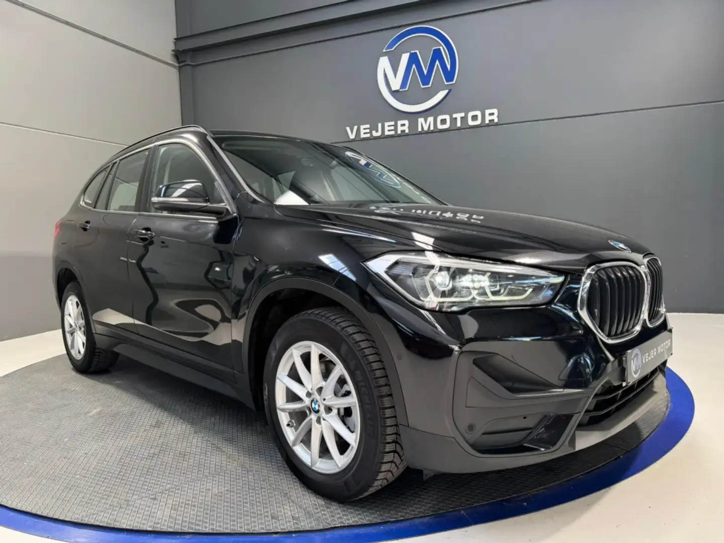 BMW X1 sDrive 16d Business Negro - 1