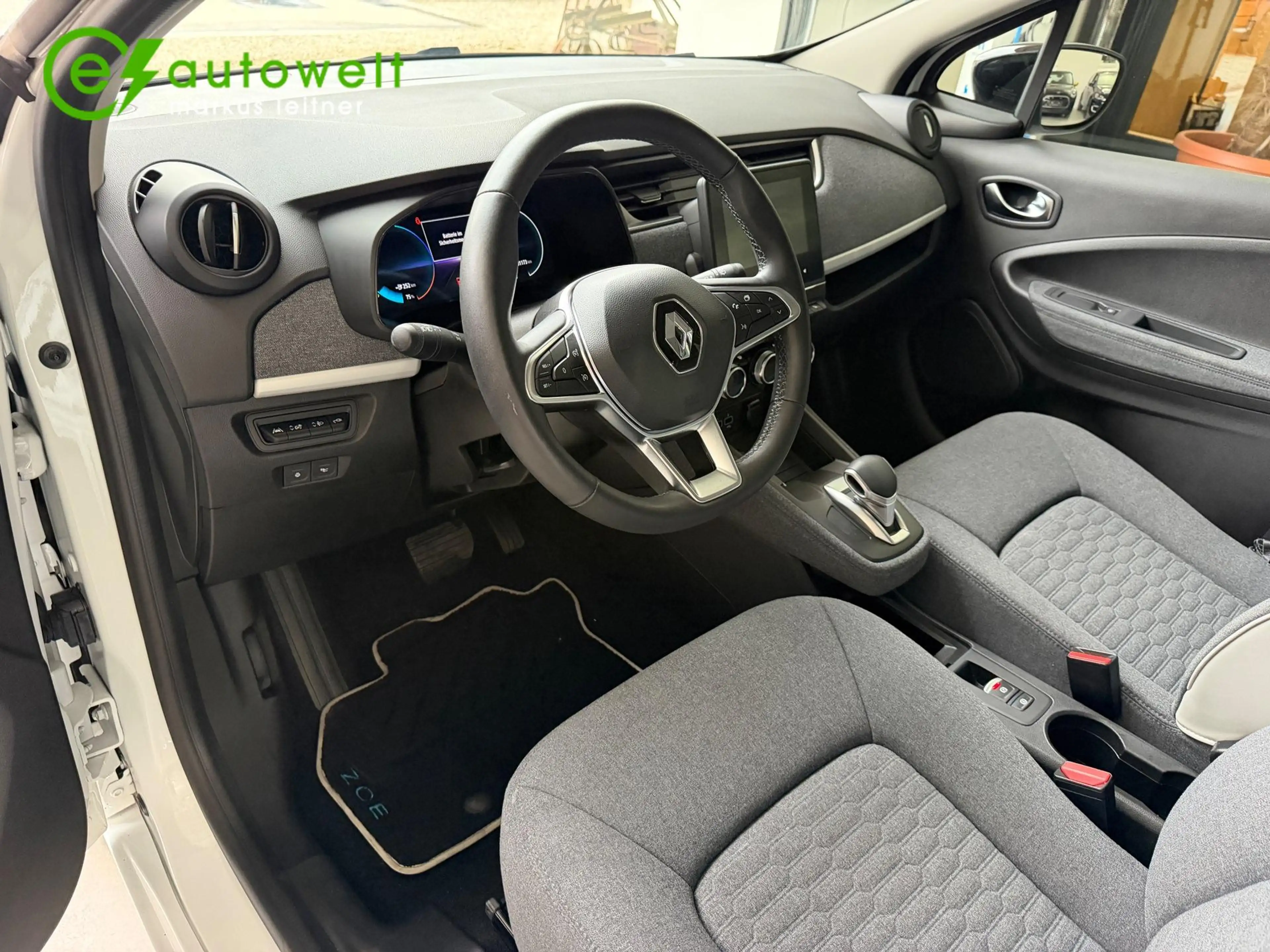 Renault ZOE Evolution R135 Z.E.50 CCS Winterpaket — photo 10