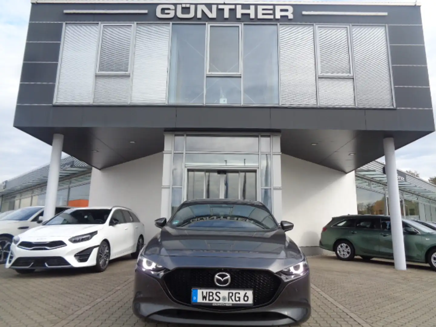 Mazda 3 Diesel 1.8 SELECTION Matrix LED, 360°,Bose Grau - 1
