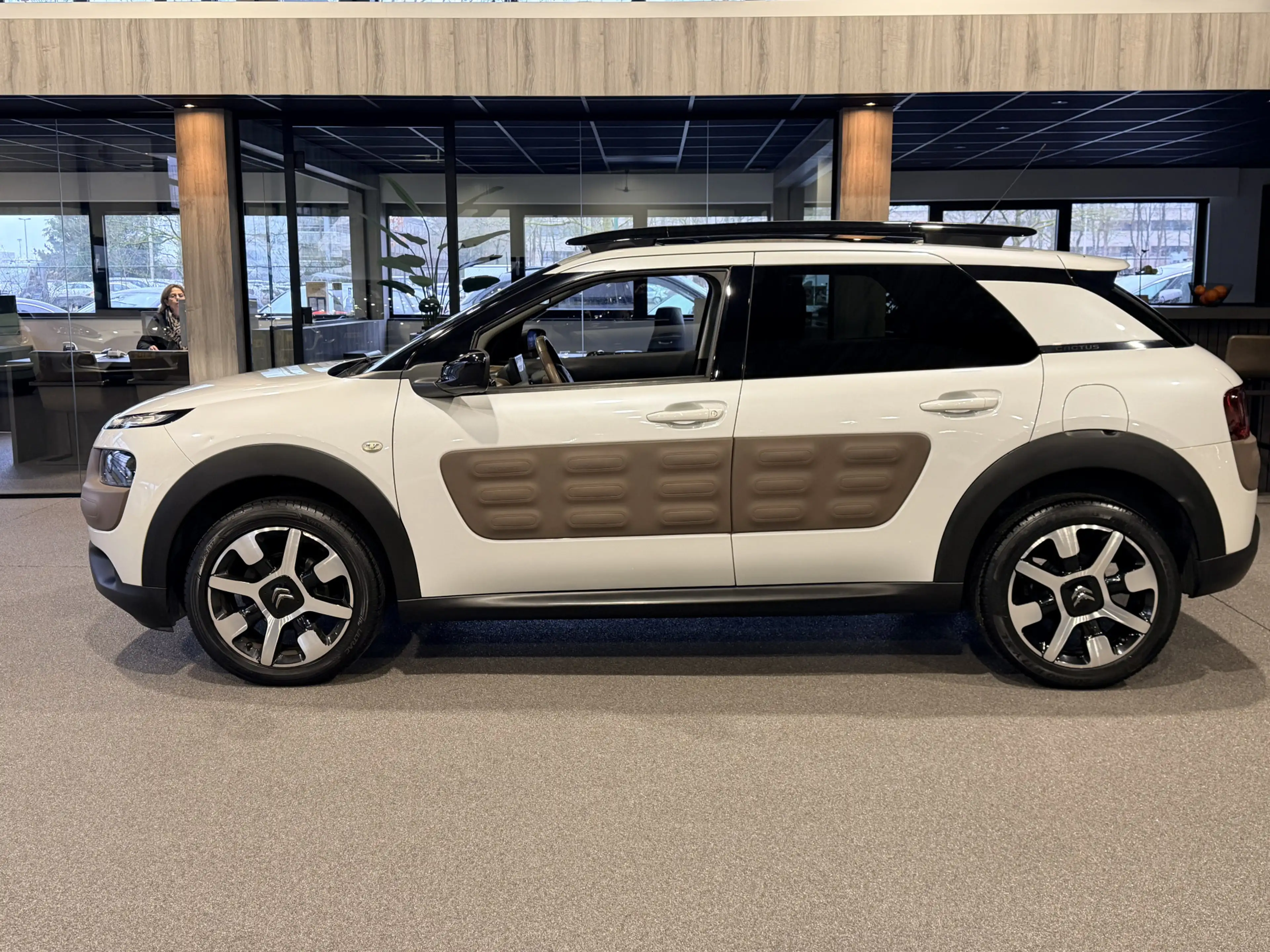 Citroen C4 Cactus 1.2 PureTech Business Plus Panorama | Camera | Nav — photo 2