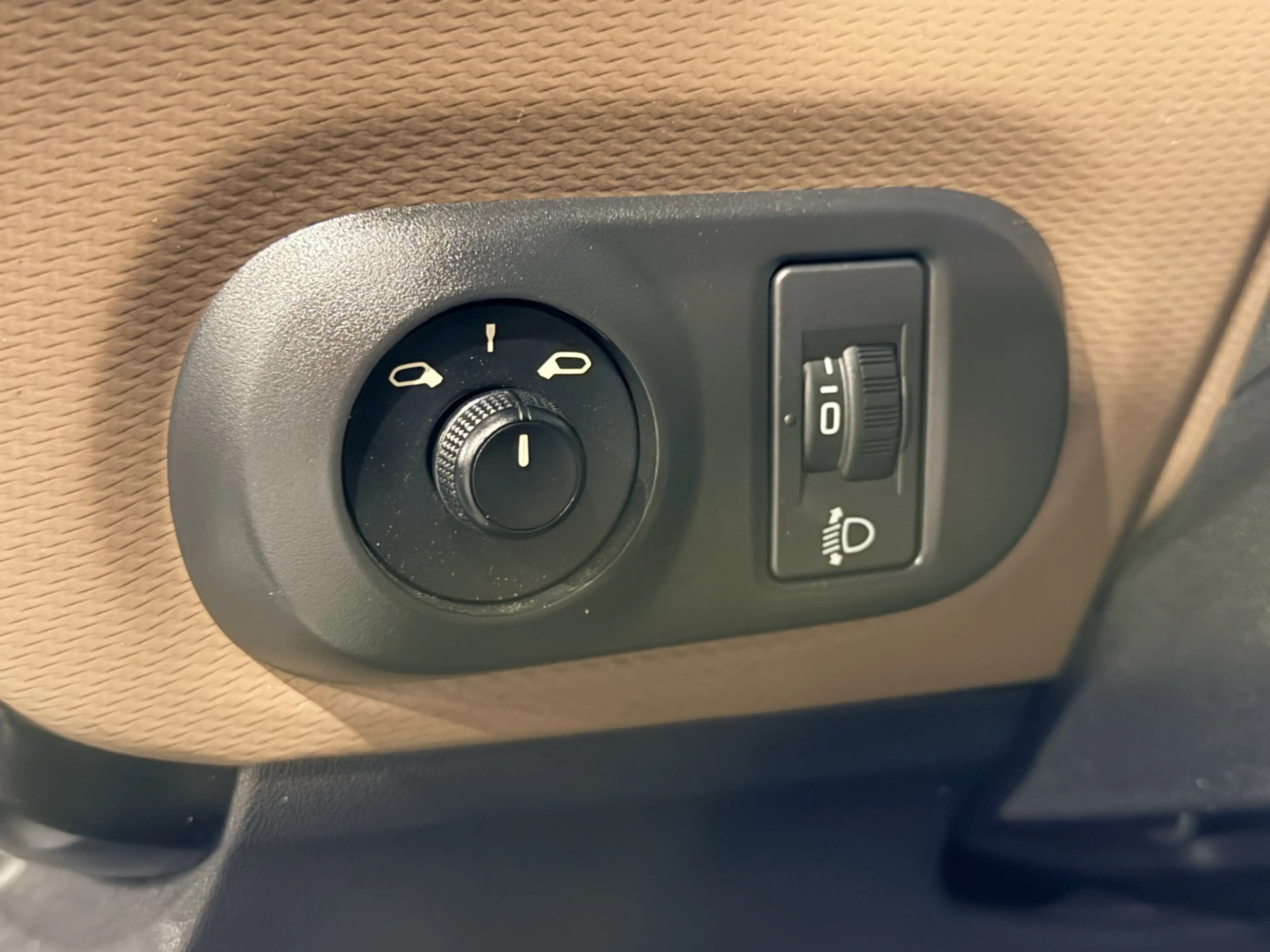 Citroen C4 Cactus 1.2 PureTech Business Plus Panorama | Camera | Nav — photo 17