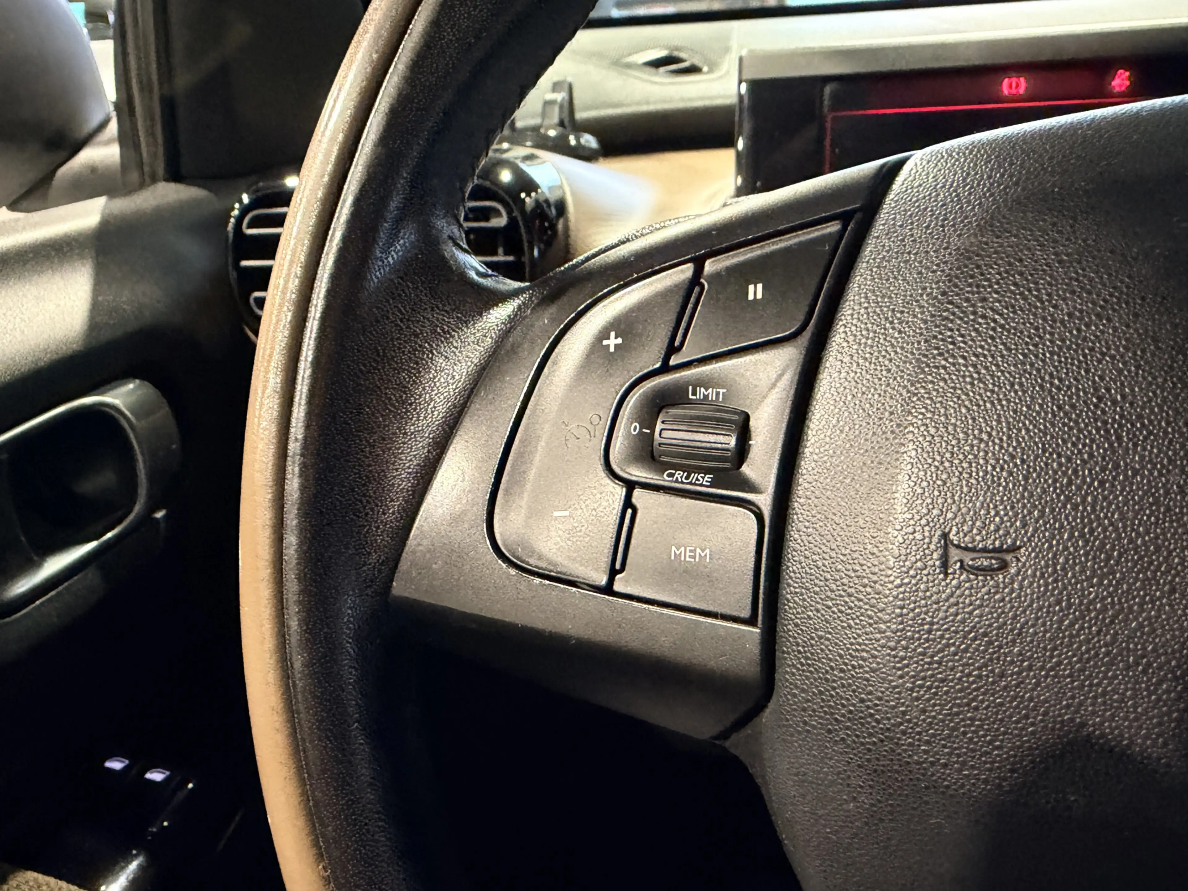 Citroen C4 Cactus 1.2 PureTech Business Plus Panorama | Camera | Nav — photo 20