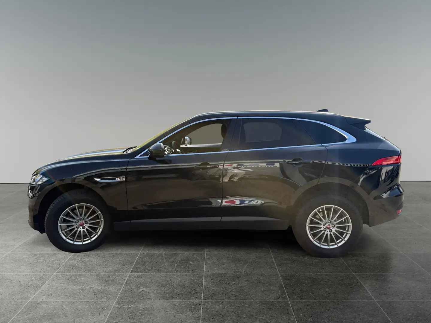 Jaguar F-Pace 20d AWD Pure Aut. Schwarz - 2