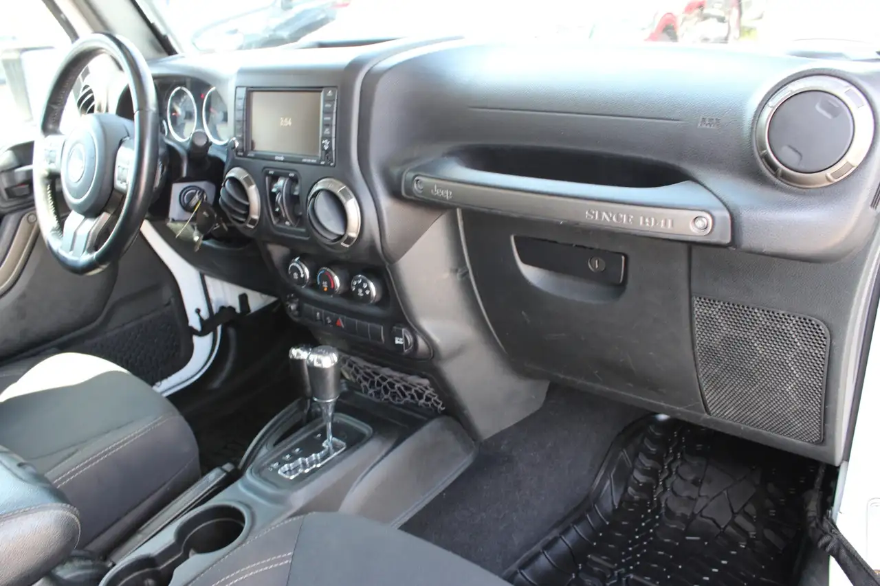 Jeep Wrangler снимка Jeep Wrangler