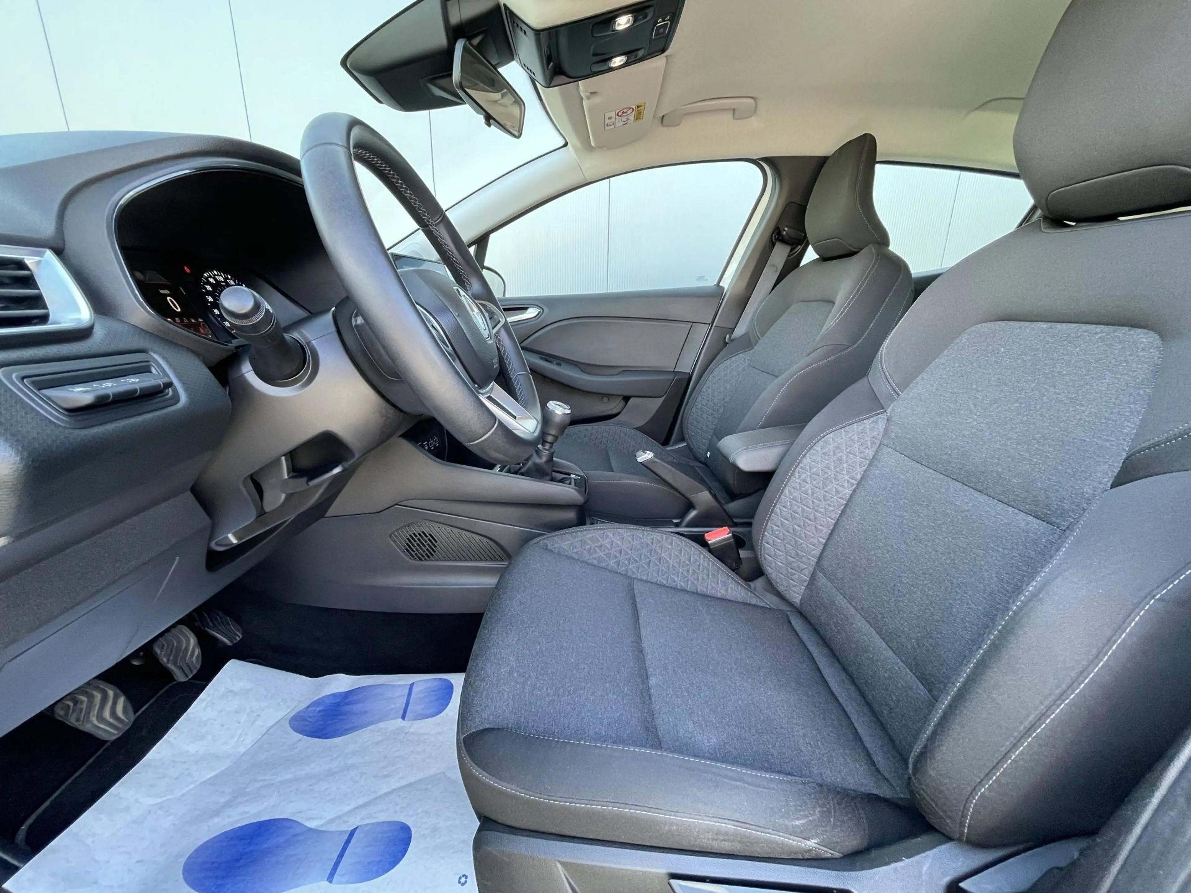 Renault Clio — photo 14