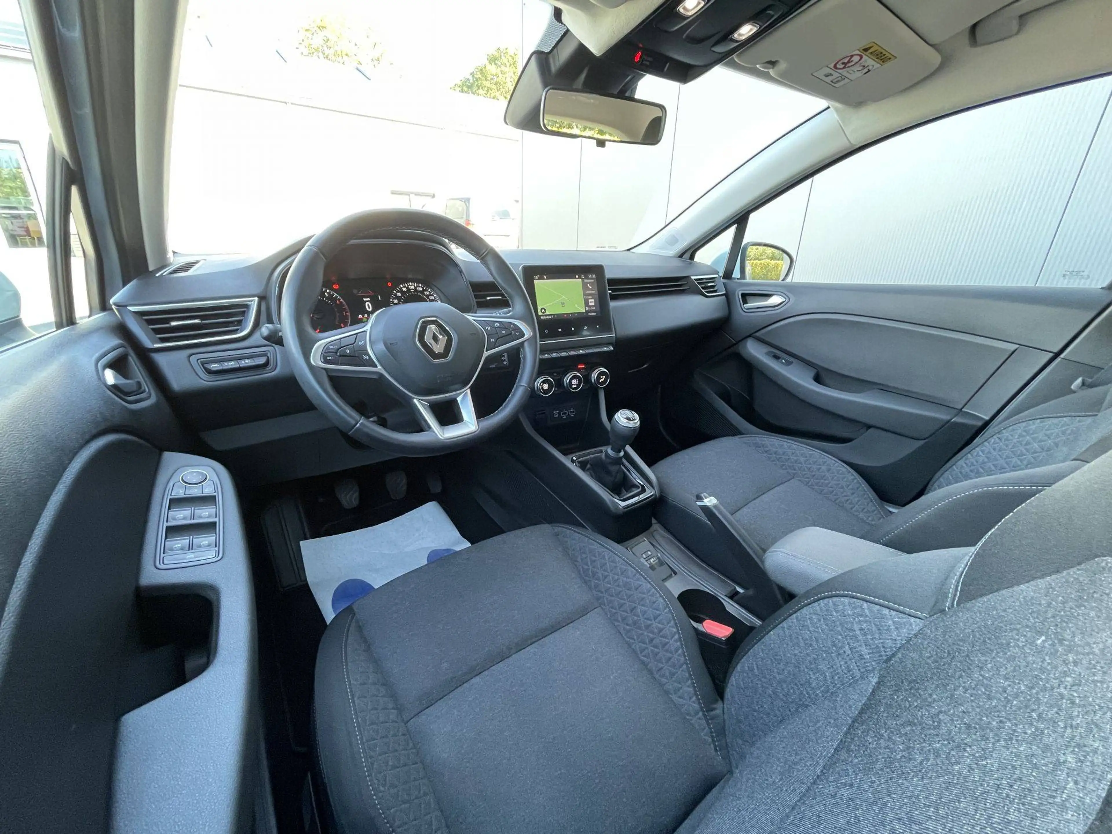 Renault Clio — photo 13