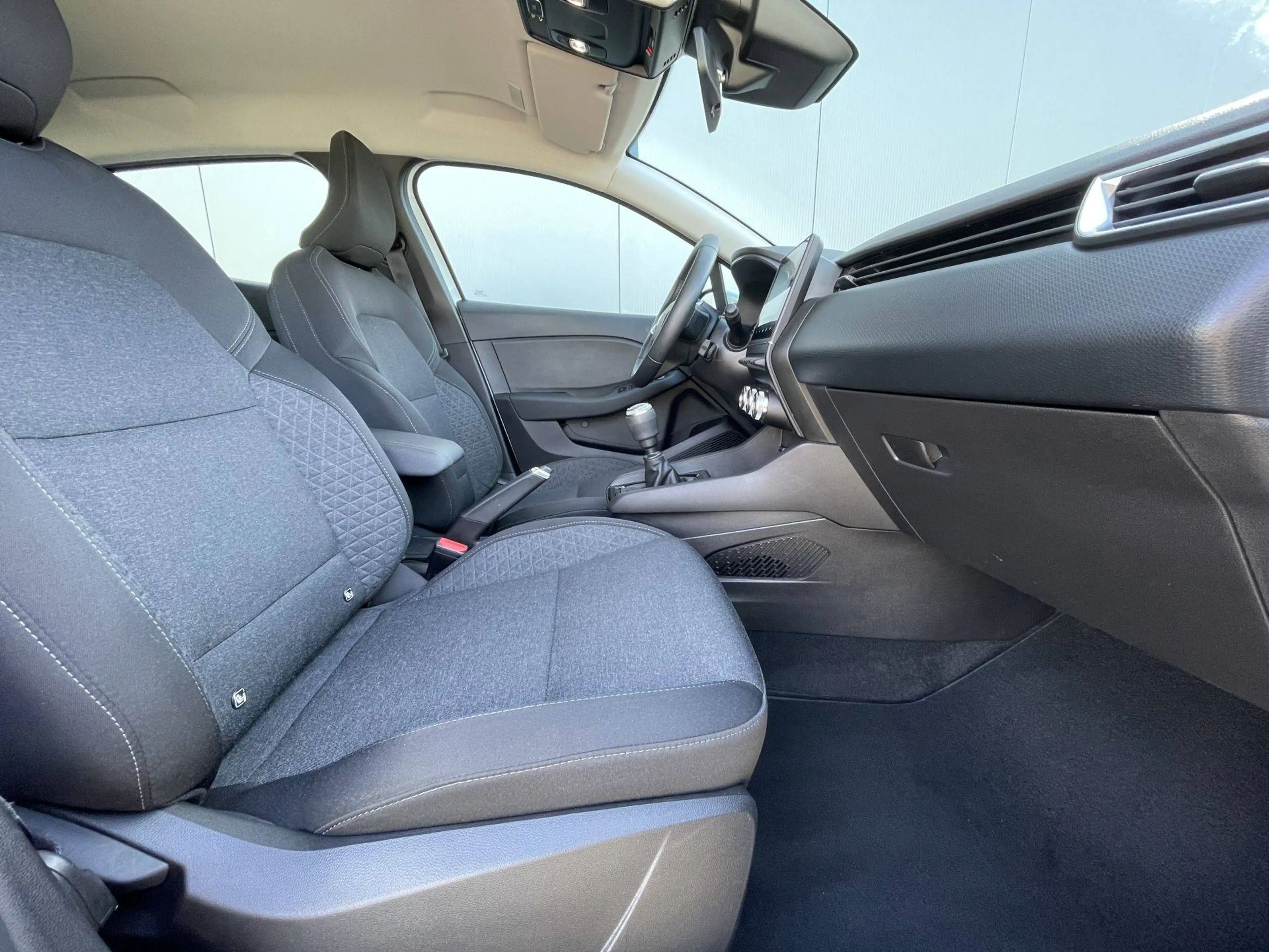 Renault Clio — photo 11