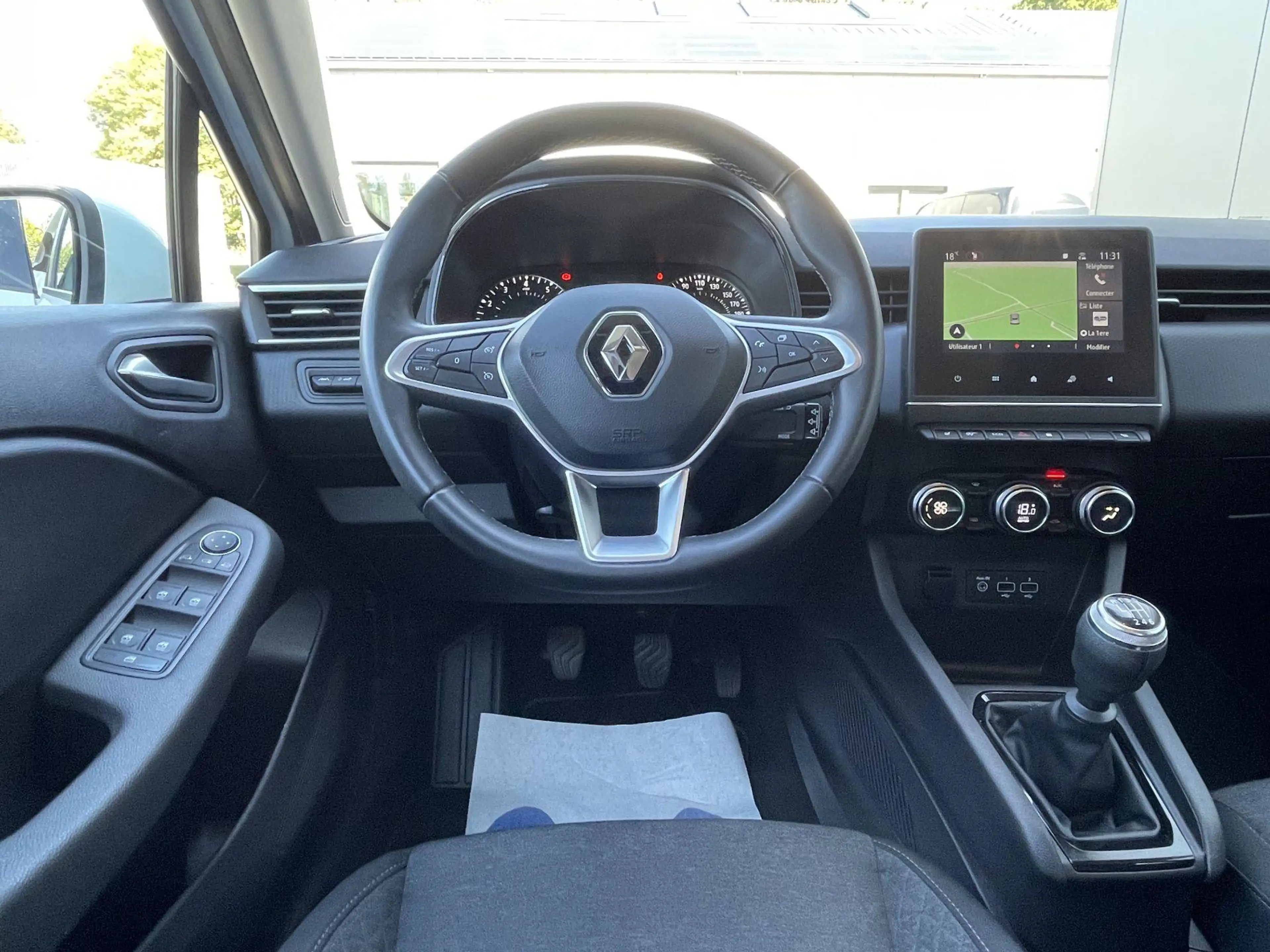 Renault Clio — photo 15