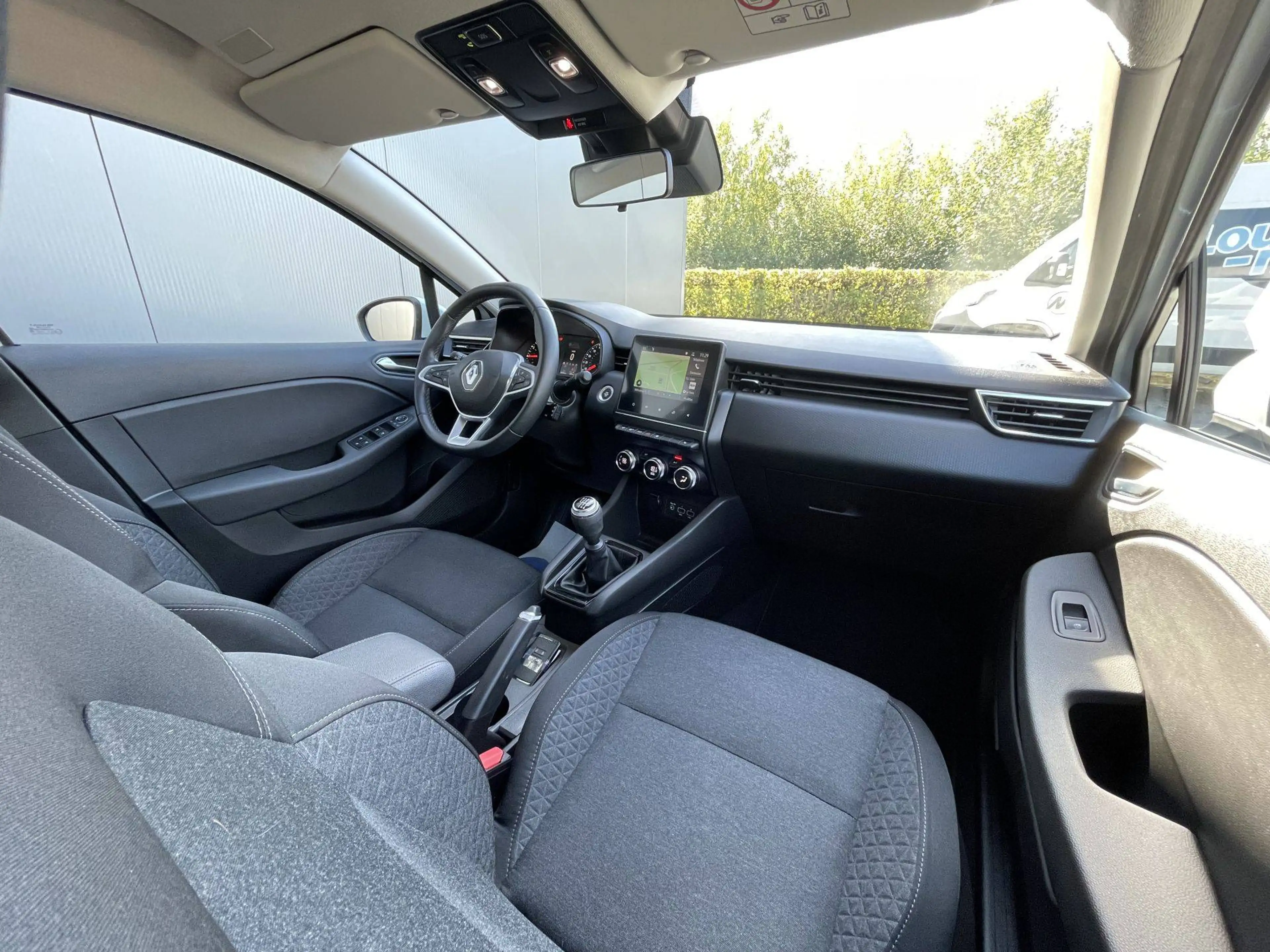 Renault Clio — photo 12
