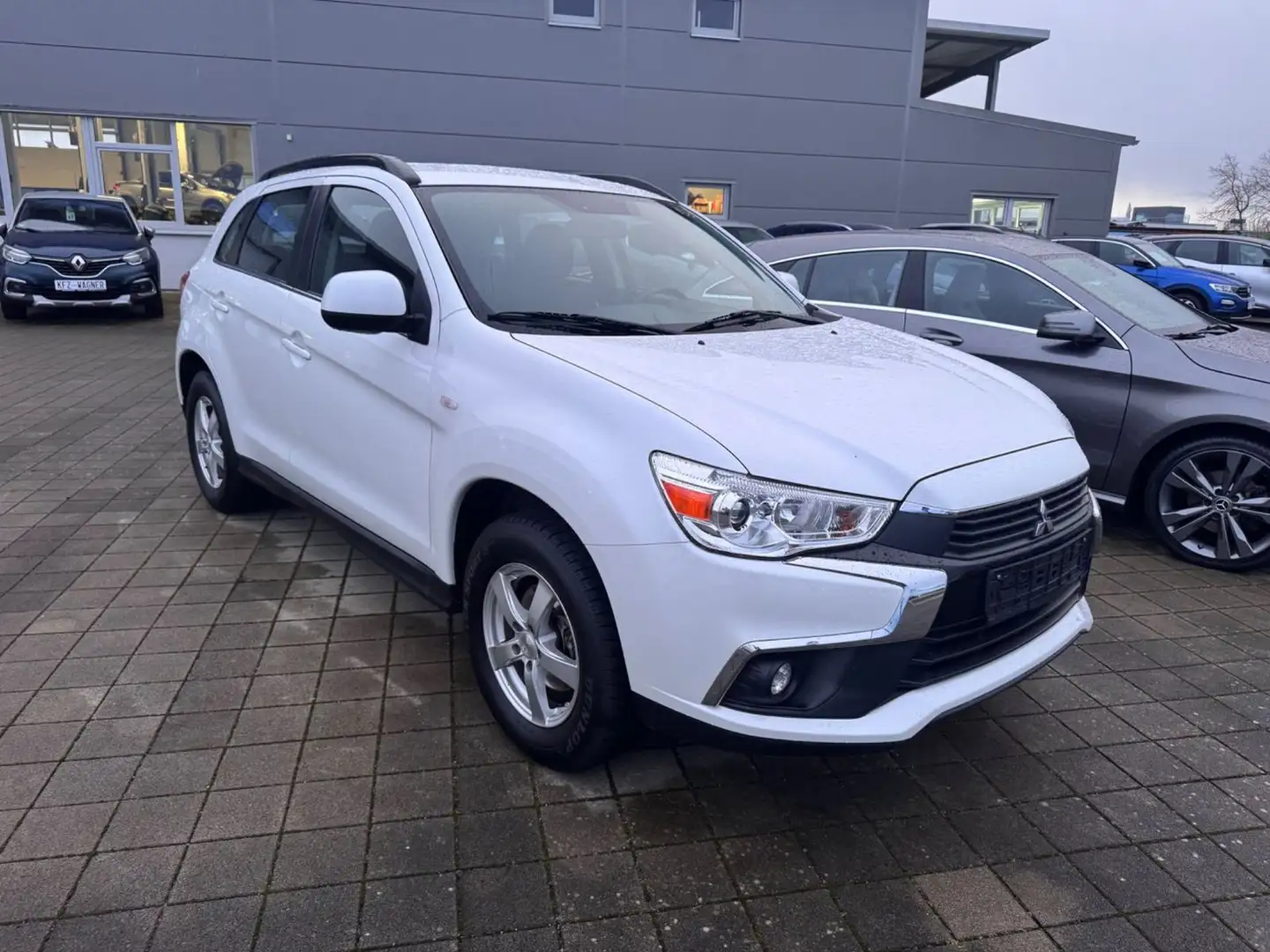 Mitsubishi ASX 1.6 DI-D Plus 4x4 AHK ALLRAD Weiß - 1