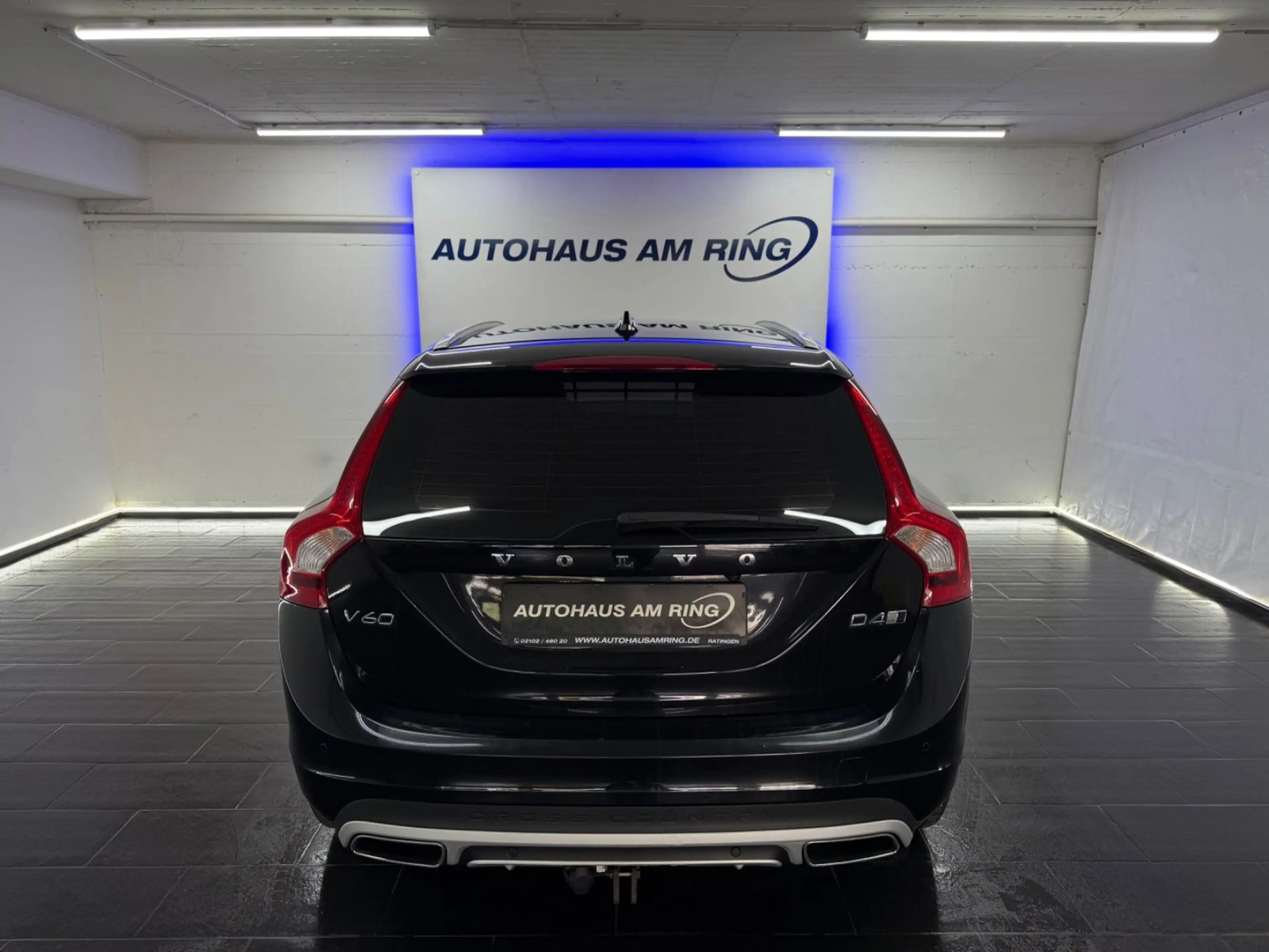Volvo V60 Cross Country D4 AWD ACC 2xPDC AHK VIRTUAL — photo 7